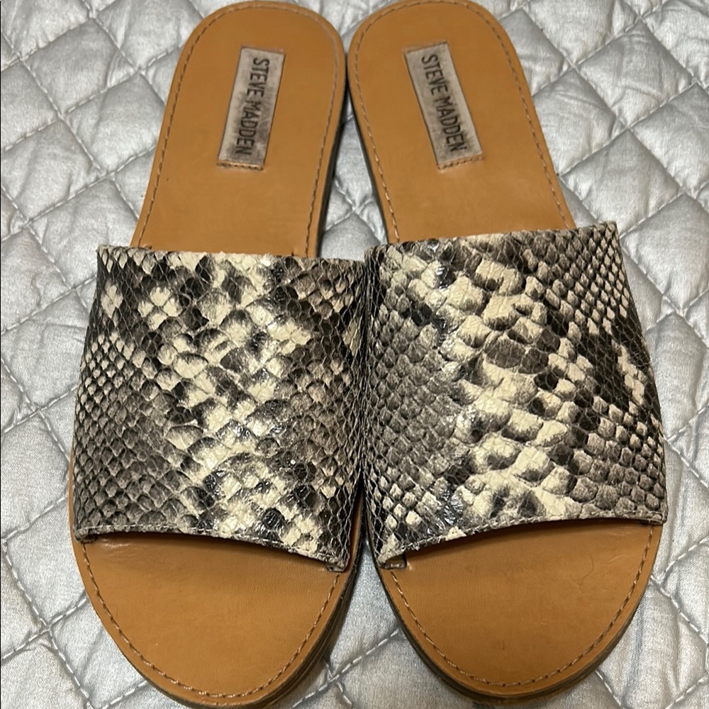 Steve Madden Black and Cream Snakeskin Slide Sandals